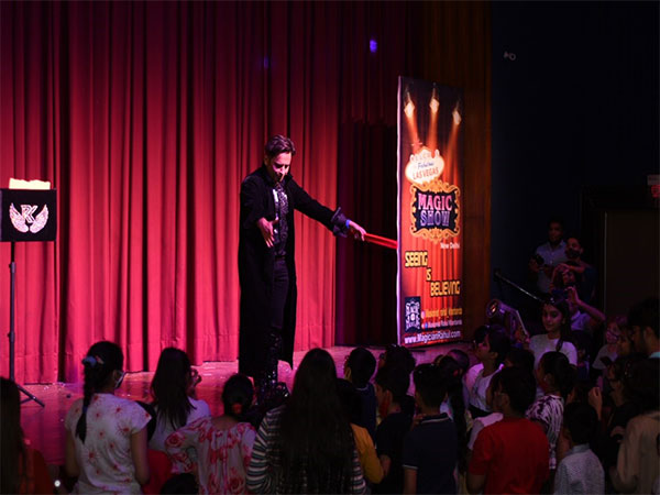 LAS VEGAS Magic Show by Atrangi Re magician Rahul Kharbanda